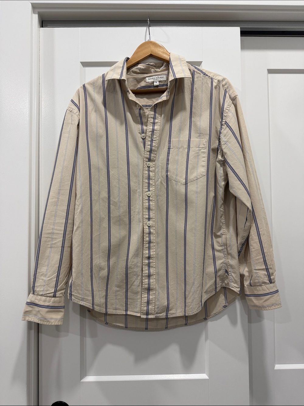 Banana Republic | Relaxed Fit Cotton Poplin Shirt (size M)